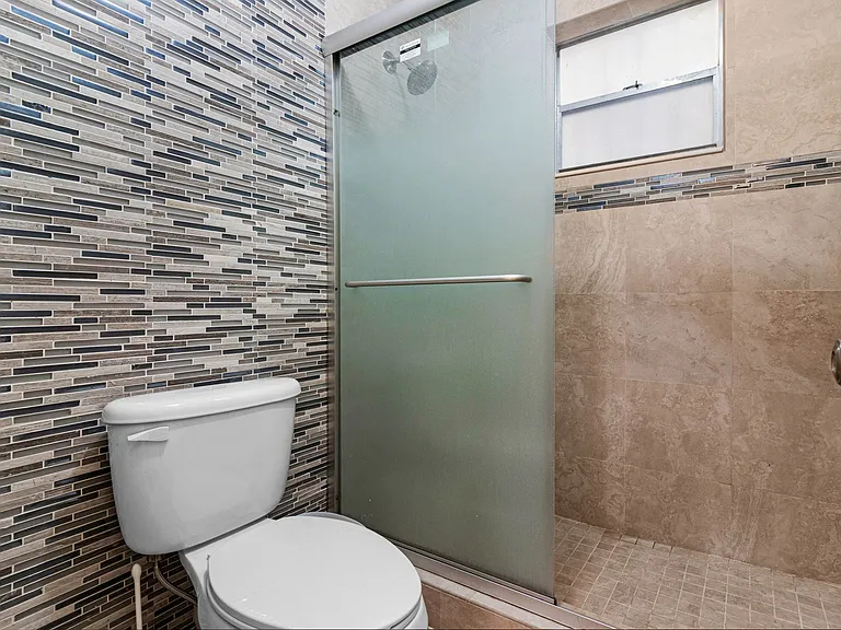 1740 Jefferson Ave #8 — Photo 6
