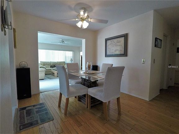 3rd image of 1718 Manchester Dr