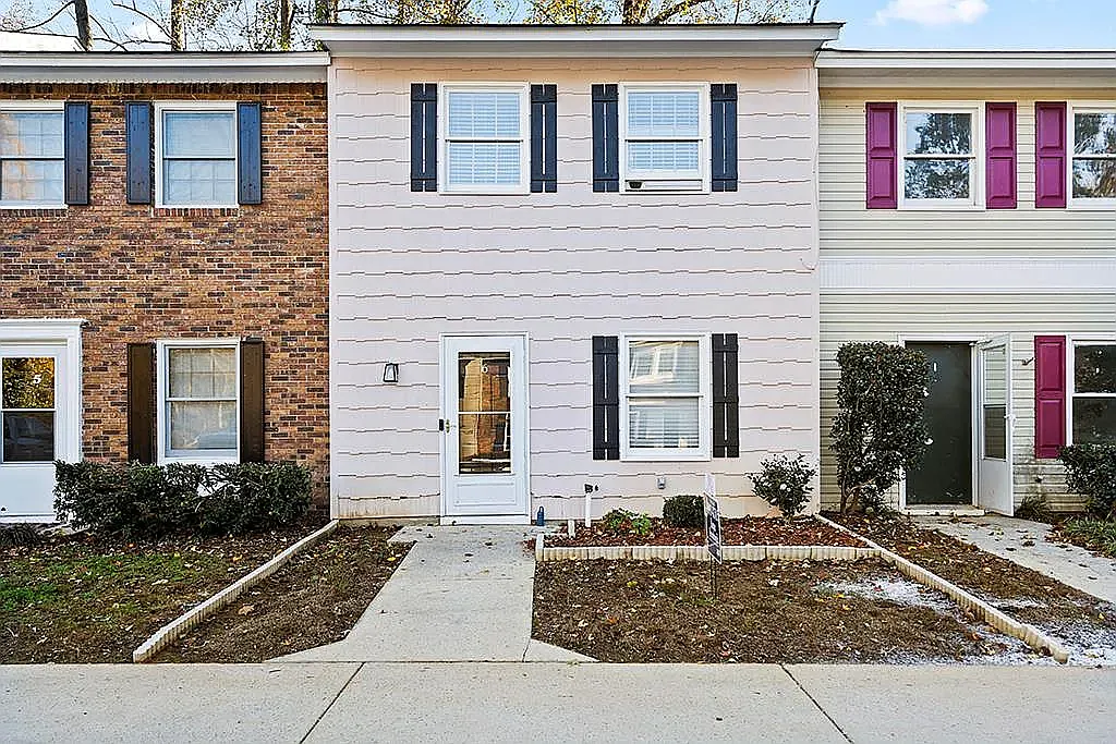 2 bed, 1.5 bath, 1200 sqft, $2,000 — Photo 1