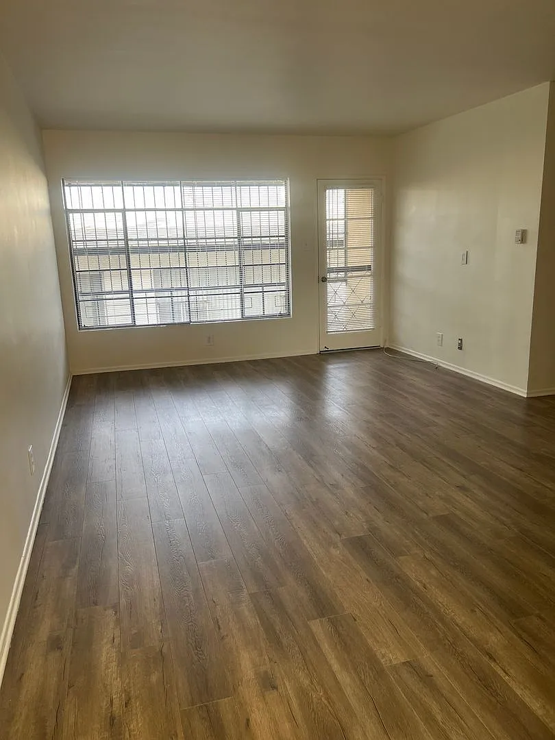 1 bed, 1.0 bath, $2,289 — Photo 4