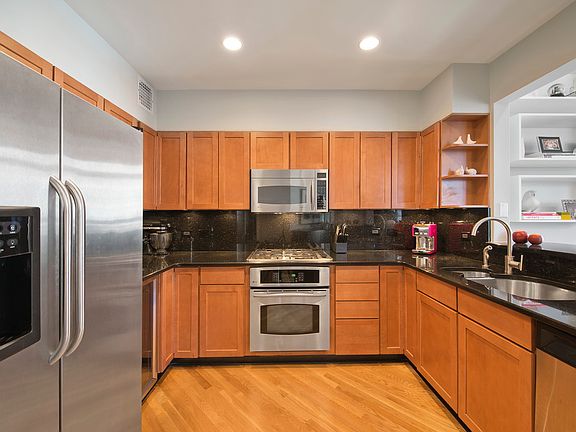 3rd image of 8 W 65th St APT 4A