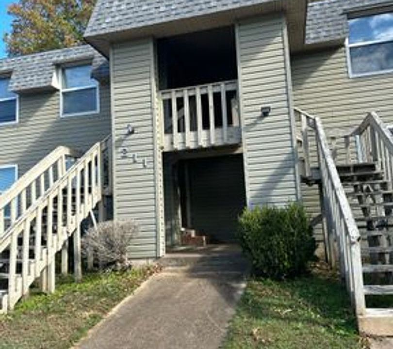 1st image of 211 Glenwood Ln APT 4
