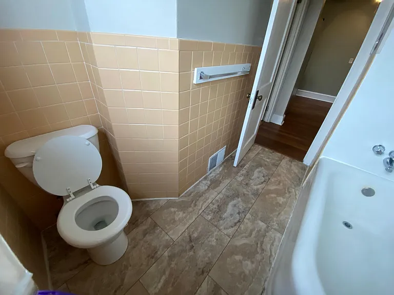 49 N York Rd #2 — Photo 10