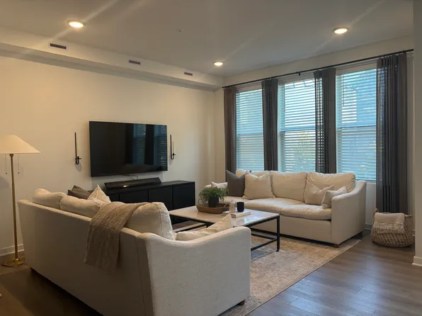 1731 Hauer Trl, Shakopee, MN 55379