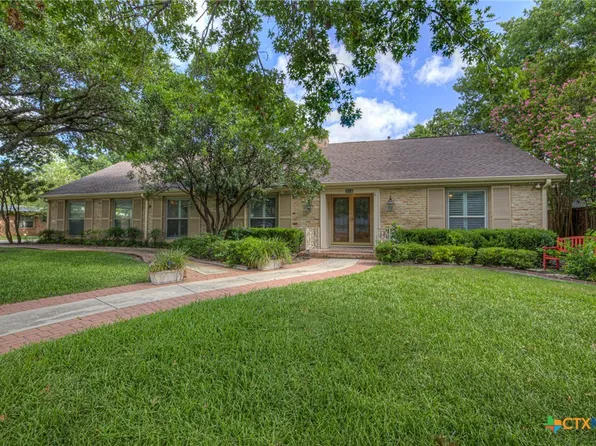 211 Royal Oaks Dr, San Antonio, TX 78209