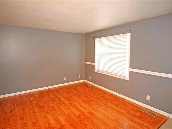 4th image of 604 Holbrook Ave