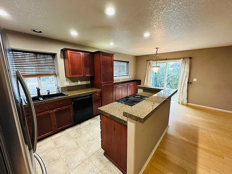 6048 NE Birch St — Photo 4