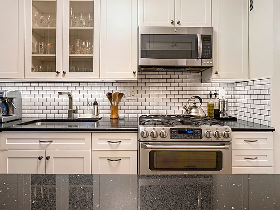 4th image of 191 Willoughby St APT 4H