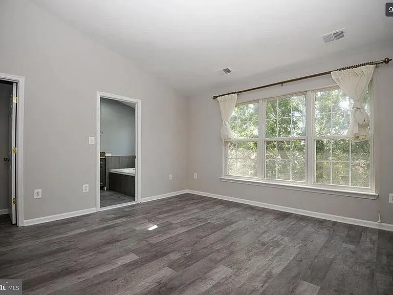 6251 Clara Edward Ter — Photo 9
