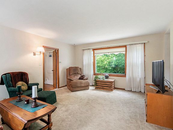 4th image of 8386 Herrington Ave NE