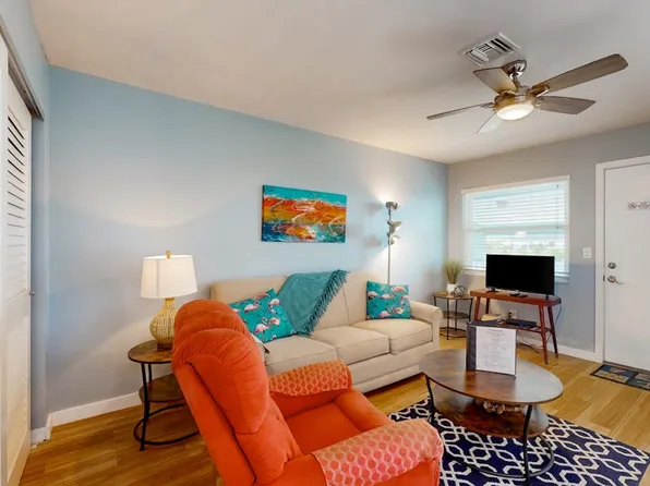 205 Highland Ave, Bradenton Beach, FL