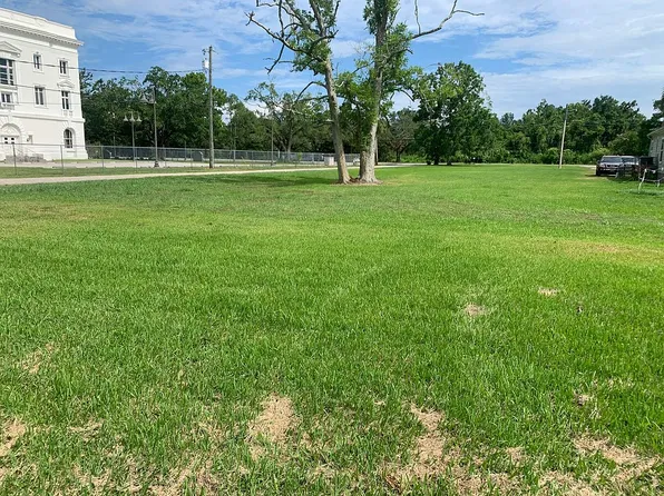 1129 Bayou Rd, Saint Bernard, LA 70085