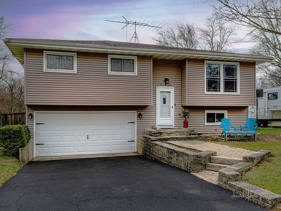 1st image of 29W211 James Ave