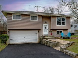 29W211 James Ave, West Chicago, IL 60185