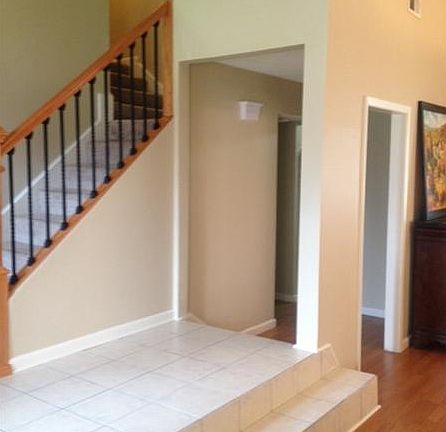 3rd image of 837 E Lexington Ave