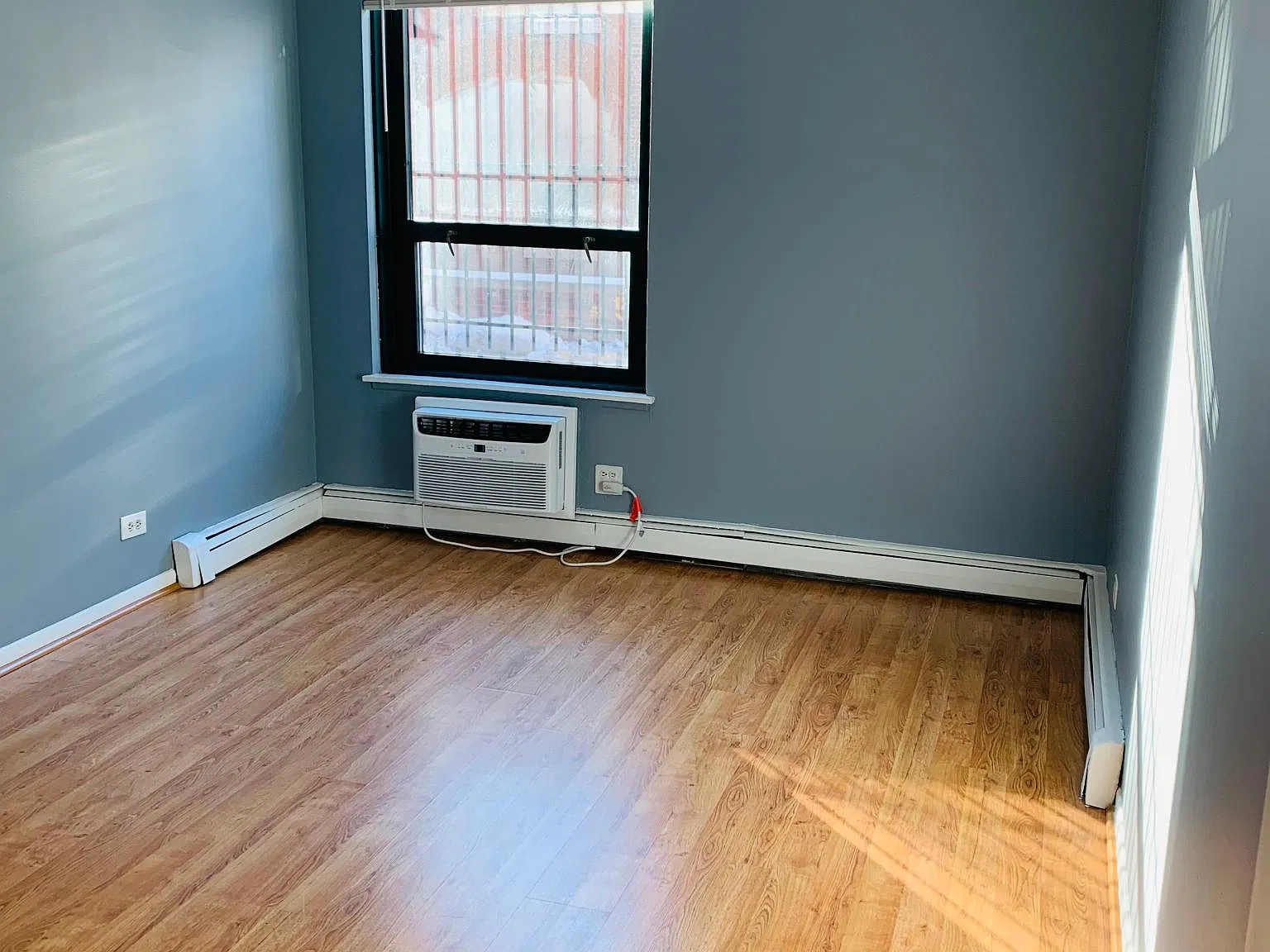 1 bed, 700 sqft, $1,900 — Photo 2