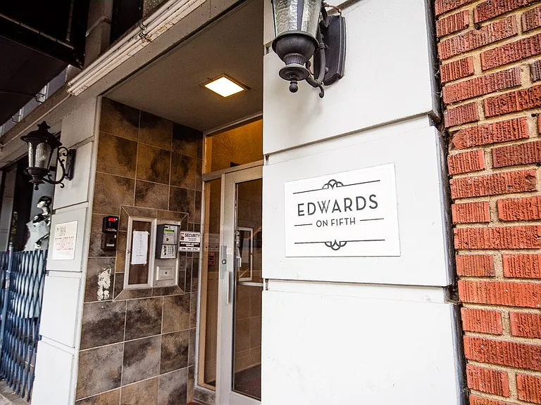 Edwards on Fifth — Photo 25