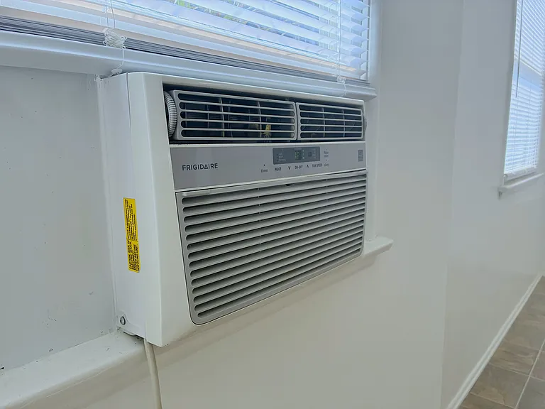 658 Ivy St #2 — Photo 8