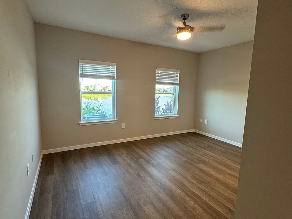 Entrance to the Bedroom, has a small entry way