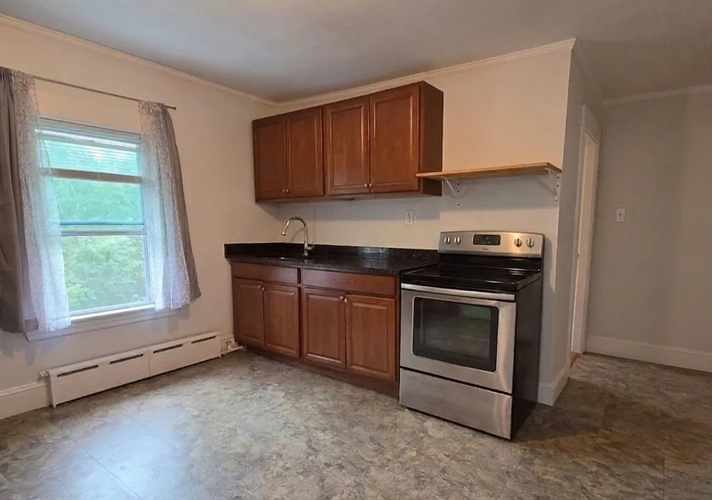 1 bed, 1.0 bath, 901 sqft, $1,950 — Photo 3