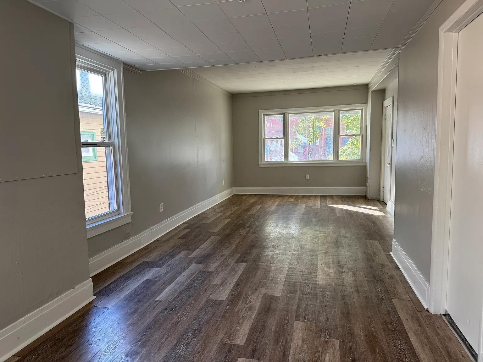 4 bed, $1,600 — Photo 2