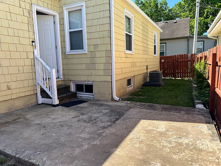 1204 S Liberty St — Photo 8