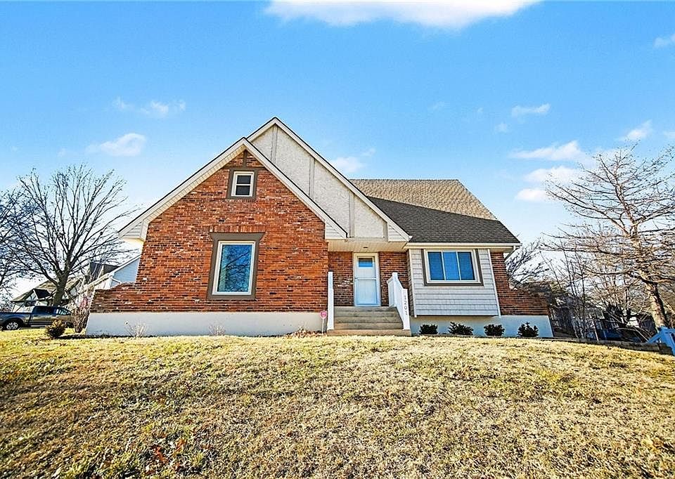 1st image of 1201 NW Burr Oak Ct