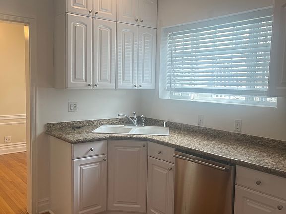 NEW KITCHEN CABINETS AND GRANITE COUNTERTOPS