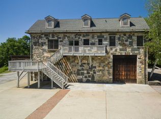 147 Travis Rd, Hyde Park, NY 12538