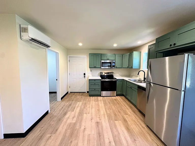 1201-1203 Atrium Ct — Photo 34