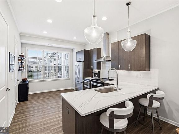 4th image of 629 Broadview Pl