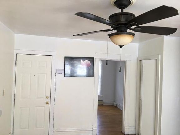 3rd image of 1921 Dewey Ave #2