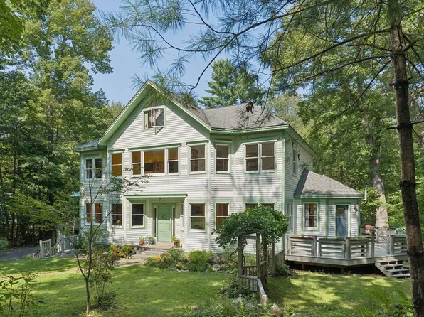 21 Stonecrest Drive, Falmouth, ME 04105