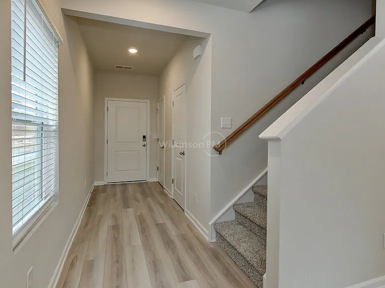 1152 Harland St — Photo 4