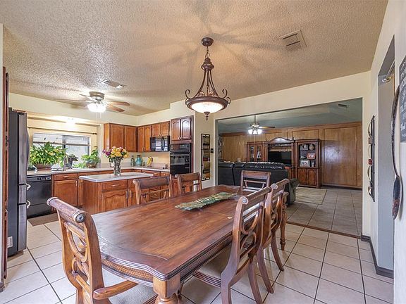 4th image of 111 Karen Ct