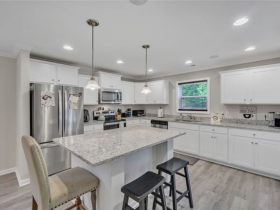 5th image of 127 Harvest Glen Dr