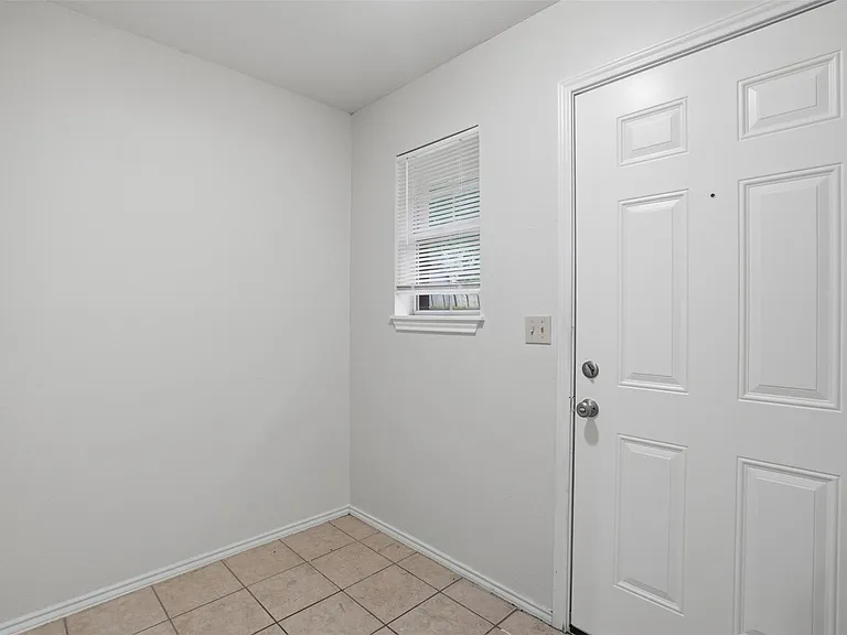 106 N Shaw St #106 — Photo 4