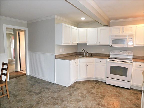 3rd image of 74 Cove St