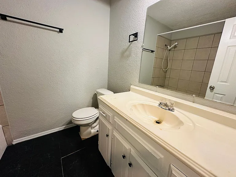 11701 N Lee Ave — Photo 28