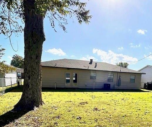 2nd image of 1505 Carrollwood Dr