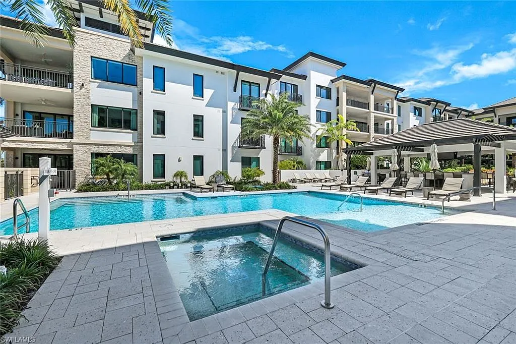 3 bed, 3.5 bath, 2733 sqft, $18,000 — Photo 1