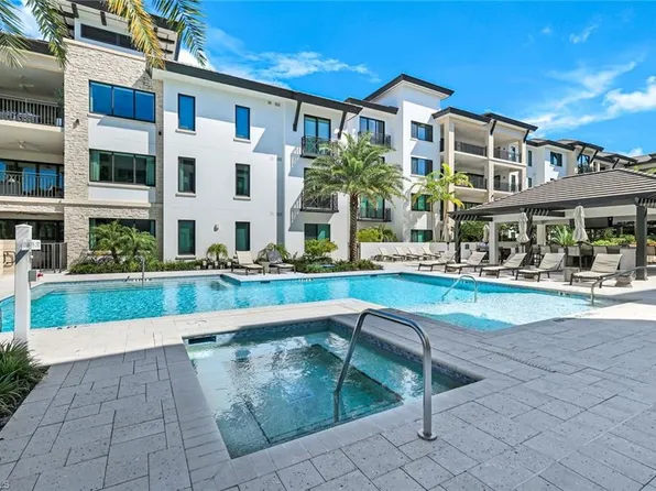 1130 3rd Ave S Unit 215, Naples, FL 34102