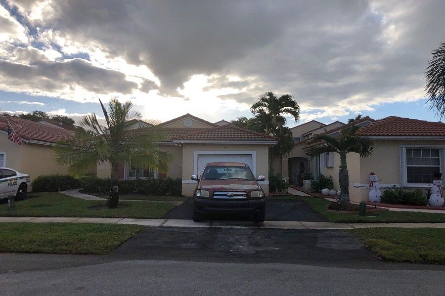 1st image of 915 SW 180th Ter
