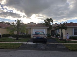 915 SW 180th Ter, Pembroke Pines, FL 33029