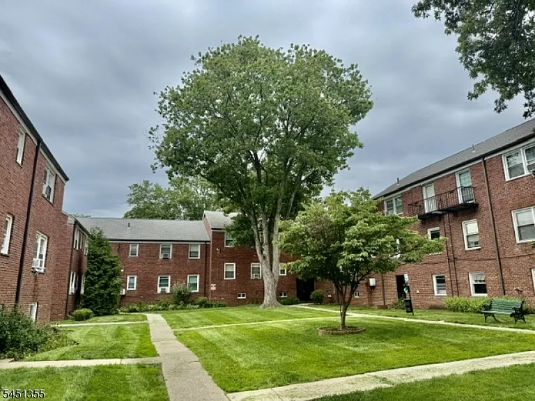349 Bloomfield Ave #25 — Photo 6