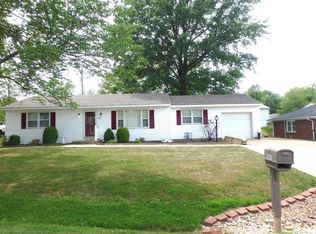 605 Walnut Ter, Macon, MO 63552