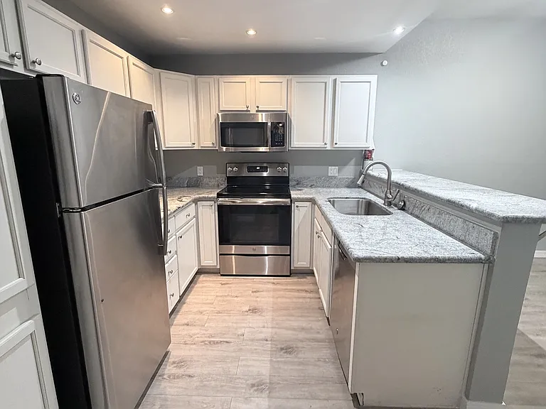 2201 N Comanche Dr #1046 — Photo 15
