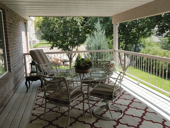 Balcony off living/master