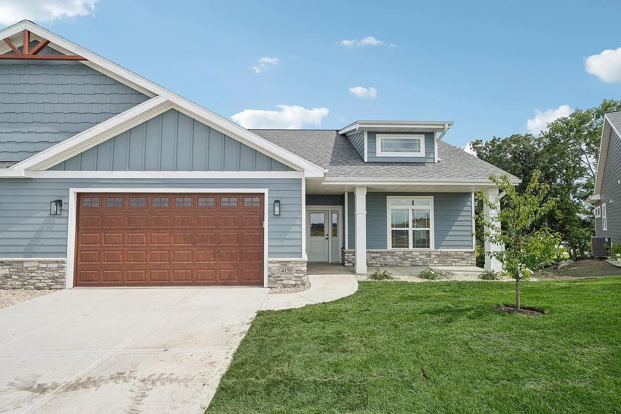 6489 Ridge View Way photo 1