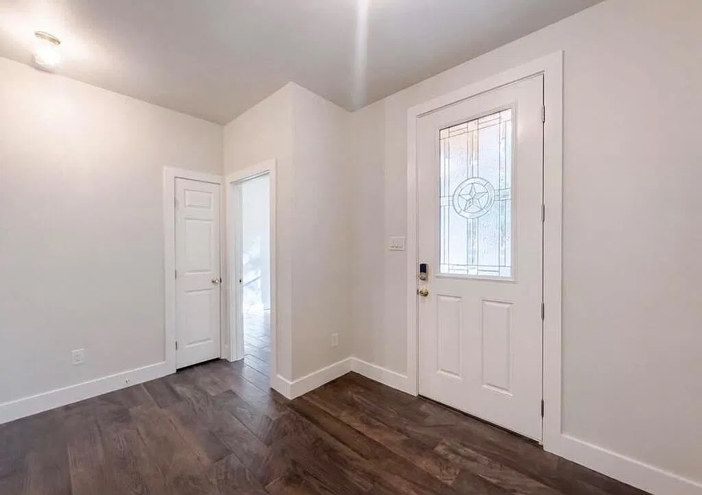 3 bed, 1400 sqft, $1,800 — Photo 2